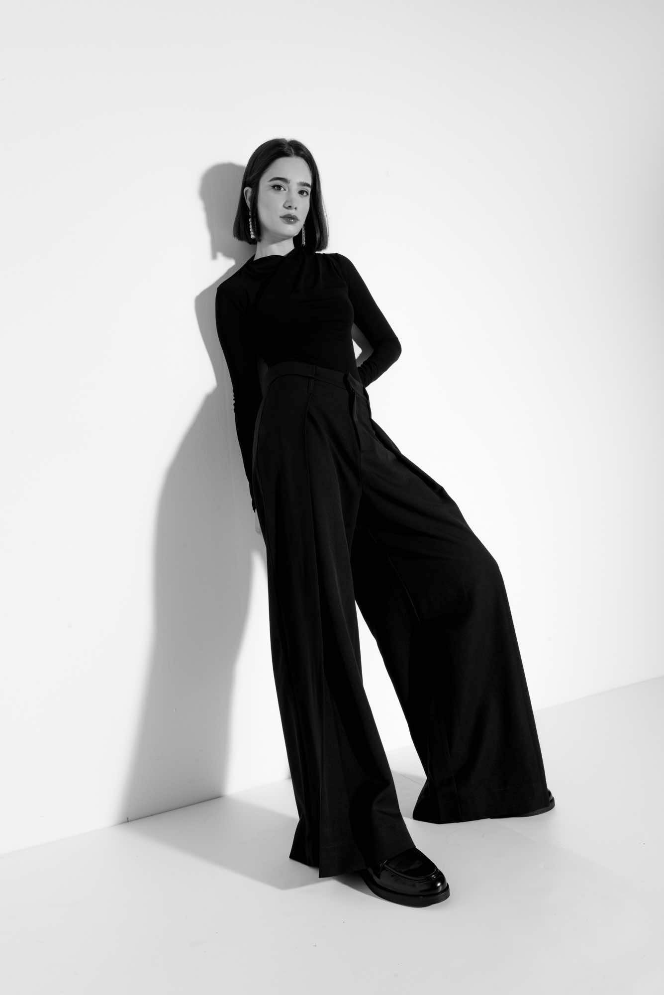 Pantalón Negro Oversize: Elegancia Versátil