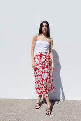 Falda midi con abertura y estampado de flores en color rojo